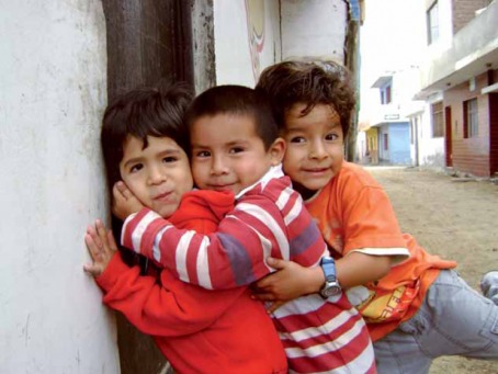 Fair Trade Photo Greeting Card Action, Boy, Care, Colour image, Cute, Family, Friendship, Group of boys, Group of children, Happiness, Horizontal, Hug, Joy, Love, Outdoor, People, Peru, Smile, South America, Streetlife, Together, Youth