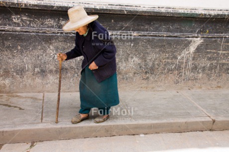 Fair Trade Photo Activity, Colour image, Horizontal, Old age, One woman, Outdoor, People, Peru, Sombrero, South America, Streetlife, Walking