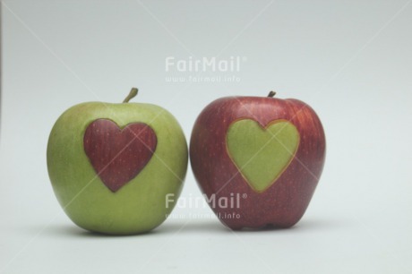 Fair Trade Photo Apple, Colour image, Food and alimentation, Fruits, Hand, Heart, Horizontal, Love, Marriage, Peru, South America, Together, Valentines day, Wedding