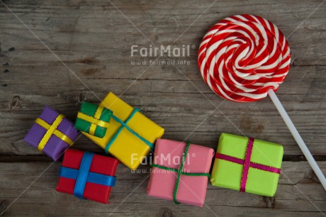 Fair Trade Photo Birthday, Colour image, Gift, Horizontal, Invitation, Lollipop, Party, Peru, Red, South America, Sweets, White, Wood