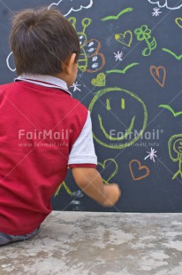 Fair Trade Photo Activity, Blackboard, Boy, Chalk, Child, Colour image, Draw, Drawing, Emotions, Felicidad sencilla, Happiness, Happy, People, Peru, Play, Playing, South America, Vertical