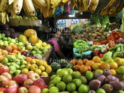 Fair Trade Photo Activity, Colour image, Day, Entrepreneurship, Food and alimentation, Fruits, Health, Horizontal, Indoor, Looking at camera, Market, Multi-coloured, One man, One woman, People, Peru, Portrait halfbody, Sitting, Smile, Smiling, South America