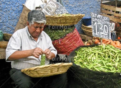Fair Trade Photo Activity, Beans, Colour image, Dailylife, Entrepreneurship, Food and alimentation, Horizontal, Market, Multi-coloured, One man, Outdoor, People, Peru, Portrait halfbody, Salesman, Selling, South America, Streetlife, Work, Working