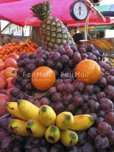 Fair Trade Photo Banana, Colour image, Day, Food and alimentation, Fruits, Funny, Get well soon, Grape, Market, Orange, Outdoor, Peru, Pineapple, Smile, South America, Vertical