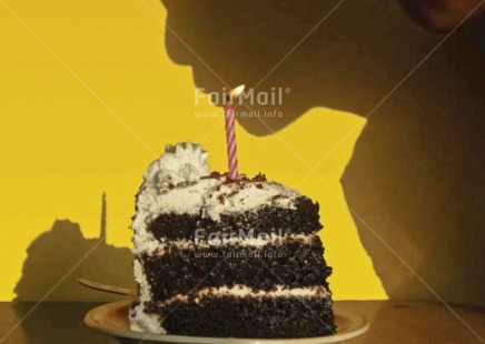 Fair Trade Photo Artistique, Birthday, Cake, Candle, Colour image, Flame, Food and alimentation, Horizontal, Party, Peru, Shadow, South America, Yellow