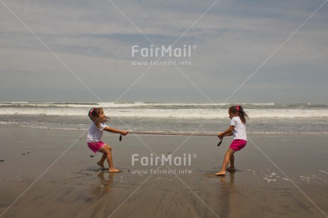 Fair Trade Photo Activity, Beach, Child, Colour image, Emotions, Felicidad sencilla, Friend, Friendship, Girl, Happiness, Happy, Holiday, Horizontal, People, Peru, Play, Playing, Rope, Sea, Sister, South America