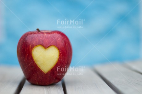 Fair Trade Photo Apple, Colour image, Food and alimentation, Fruits, Hand, Heart, Horizontal, Love, Mothers day, Peru, South America, Valentines day