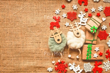 Fair Trade Photo Activity, Adjective, Animals, Celebrating, Christmas, Christmas decoration, Colour, Gift, Horizontal, Object, Present, Red, Reindeer, Snowflake, Star, White
