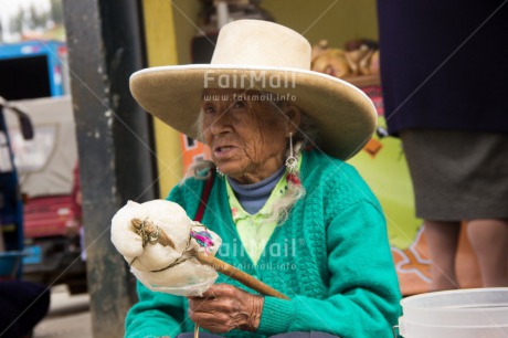 Fair Trade Photo Colour image, Horizontal, Latin, Old age, One woman, People, Peru, Sombrero, South America, Streetlife, Wool