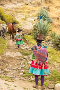 Fair Trade Photo Activity, Animals, Child, Clothing, Colour image, Culture, Day, Horse, Latin, Mother, Nature, Outdoor, People, Peru, Rural, South America, Standing, Traditional clothing, Vertical, Waiting, Woman