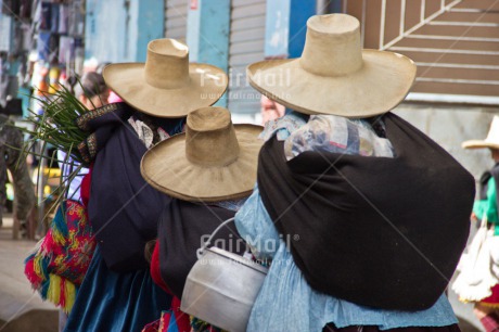 Fair Trade Photo Activity, Carrying, Colour image, Dailylife, Day, Group of women, Hat, Horizontal, Latin, Outdoor, People, Peru, Sombrero, South America, Streetlife