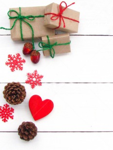 Fair Trade Photo Christmas, Colour image, Decoration, Gift, Heart, Peru, Pine, Red, Seasons, Snow, South America, Star, Table, White, Winter, Wood