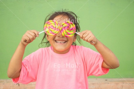 Fair Trade Photo Activity, Birthday, Body, Child, Childhood, Colour, Emotions, Fathers day, Felicidad sencilla, Food and alimentation, Friendship, Fun, Green, Happiness, Lollipop, Mothers day, New beginning, People, Sister, Smile, Smiling, Success