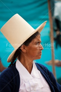 Fair Trade Photo 35-40 years, Activity, Clothing, Day, Ethnic-folklore, Farmer, Latin, Looking away, Market, One woman, Outdoor, People, Portrait halfbody, Rural, Sombrero, Traditional clothing, Vertical