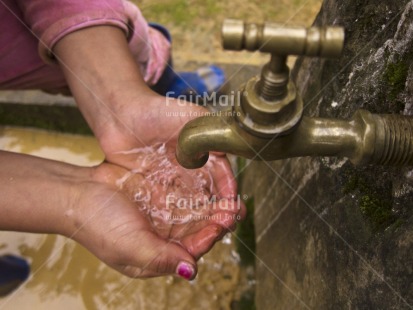 Fair Trade Photo Colour image, Dailylife, Drinking, Hand, Horizontal, Hygiene, Multi-coloured, Peru, Sanitation, South America, Water