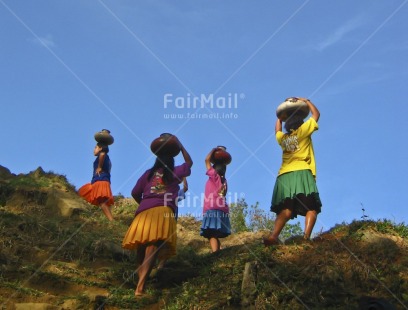 Fair Trade Photo Activity, Carrying, Clothing, Colour image, Colourful, Dailylife, Ethnic-folklore, Group of women, Horizontal, Outdoor, People, Peru, Rural, Skirt, South America, Traditional clothing, Transport, Working